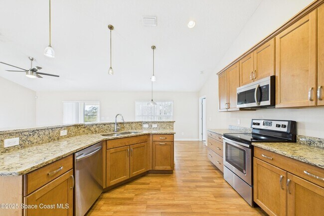 Building Photo - 1936 Gloria Cir