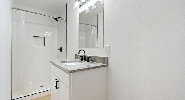 Building Photo - 1118 Ebert Ave