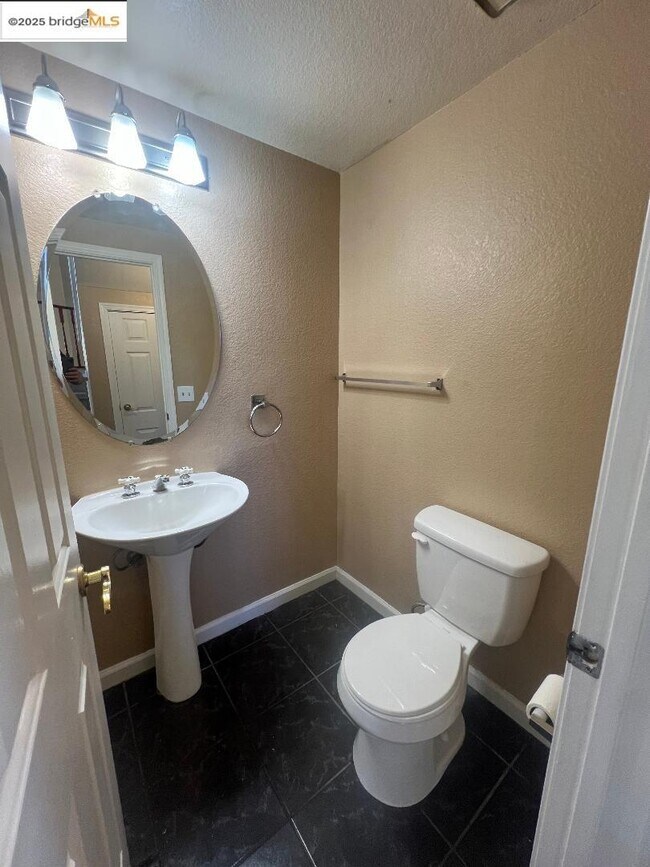 Building Photo - 5016 Perry Way