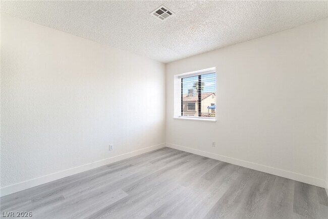 Building Photo - 3645 N Veneer Ln