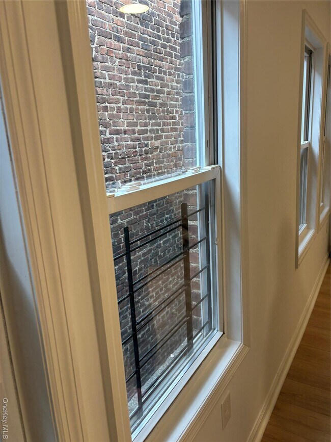 Building Photo - 10-59 McBride St