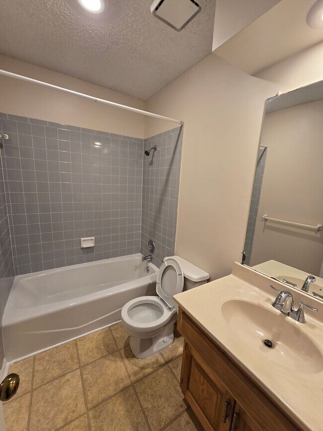 Building Photo - 6642 W 152nd St