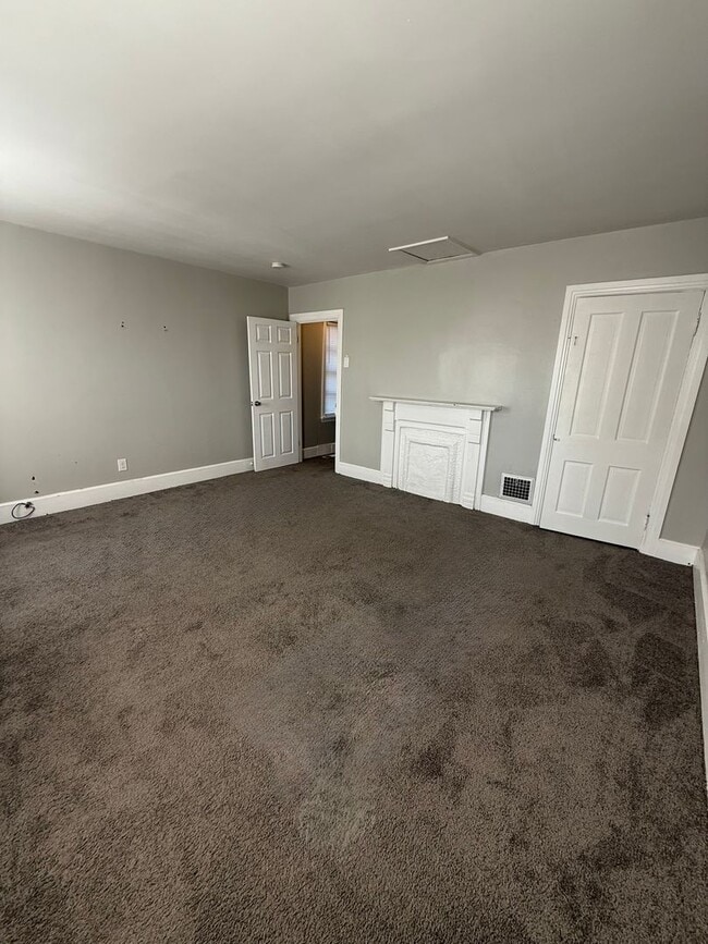 Building Photo - 2 Bed 1 Bath- Rochester PA