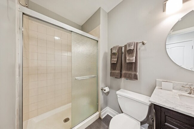 Building Photo - 657 N Carpenter St