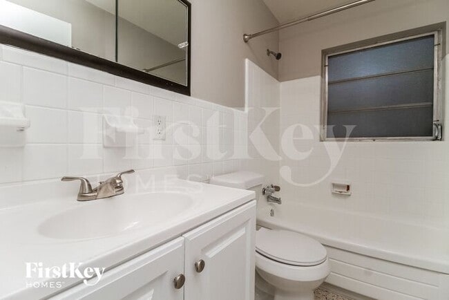 Building Photo - 909 Fort Ln Dr