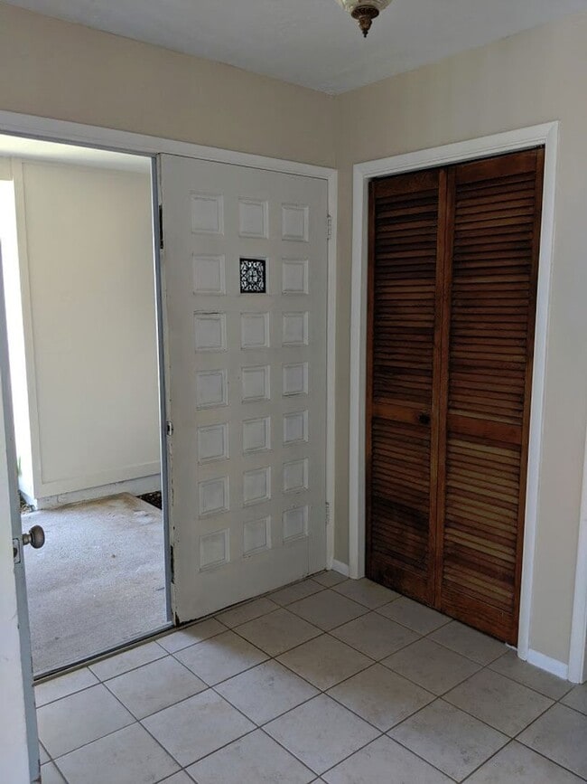 Building Photo - 323MUR