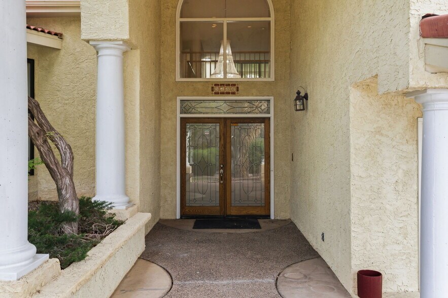 Building Photo - 9706 Tanoan Dr NE