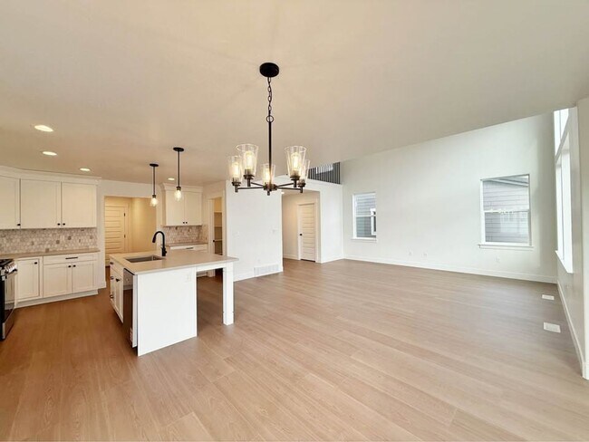 Building Photo - 3759 950 N