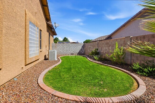 Building Photo - 7017 W Greenbriar Dr