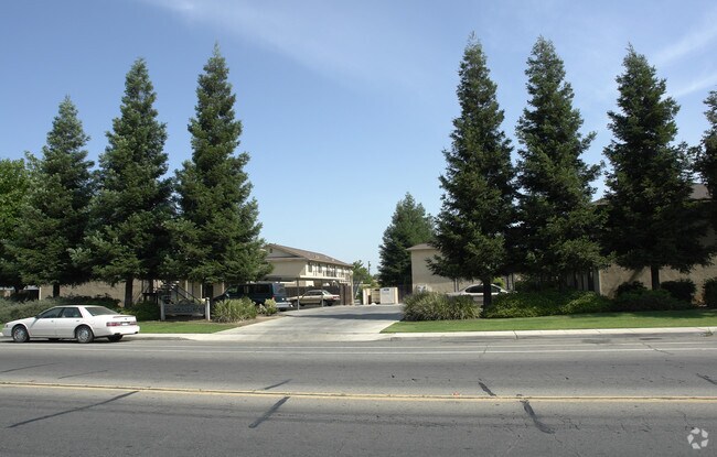 Primary Photo - Lincoln Place Apartments