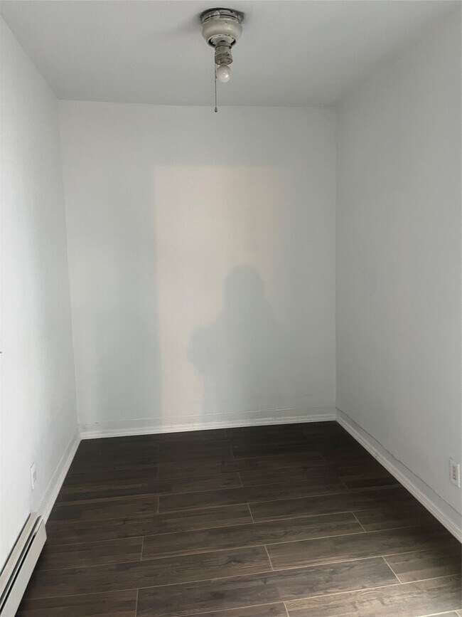 Building Photo - 127 Burbank Ave