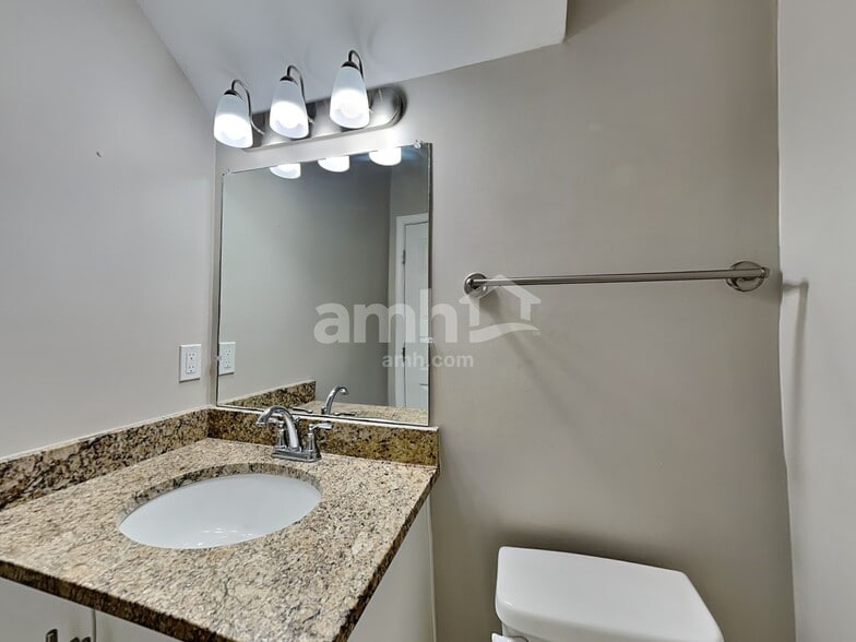 Building Photo - 5342 Tupelo St