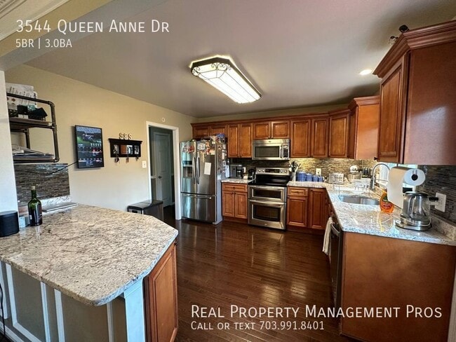 Building Photo - 3544 Queen Anne Dr