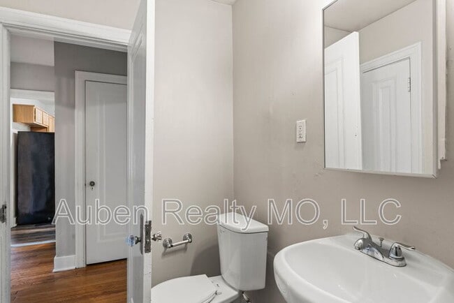 Building Photo - 5341 Holmes St