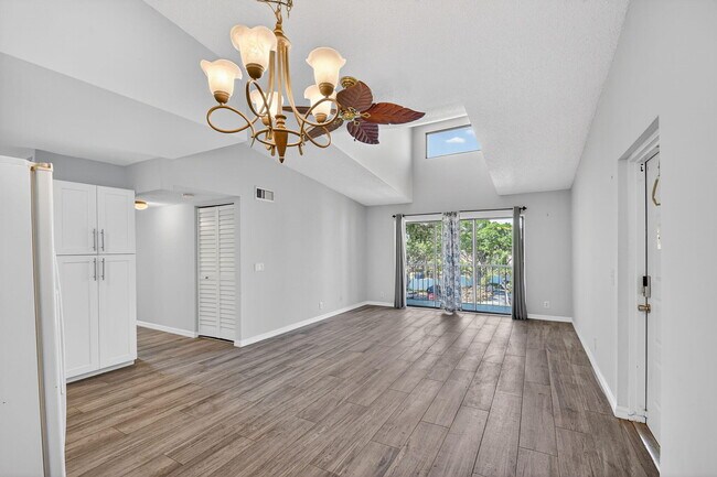 Building Photo - 812 Sky Pine Way