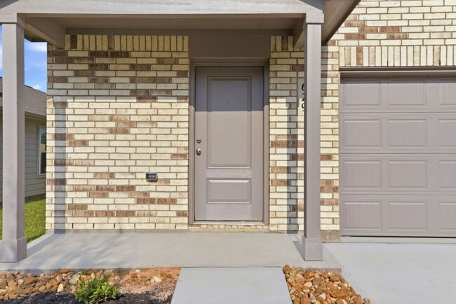 Building Photo - 629 Craven St