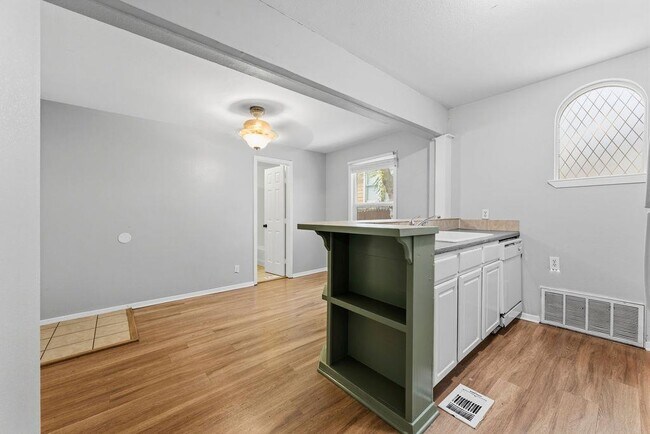 Building Photo - 2712 Whitis Ave
