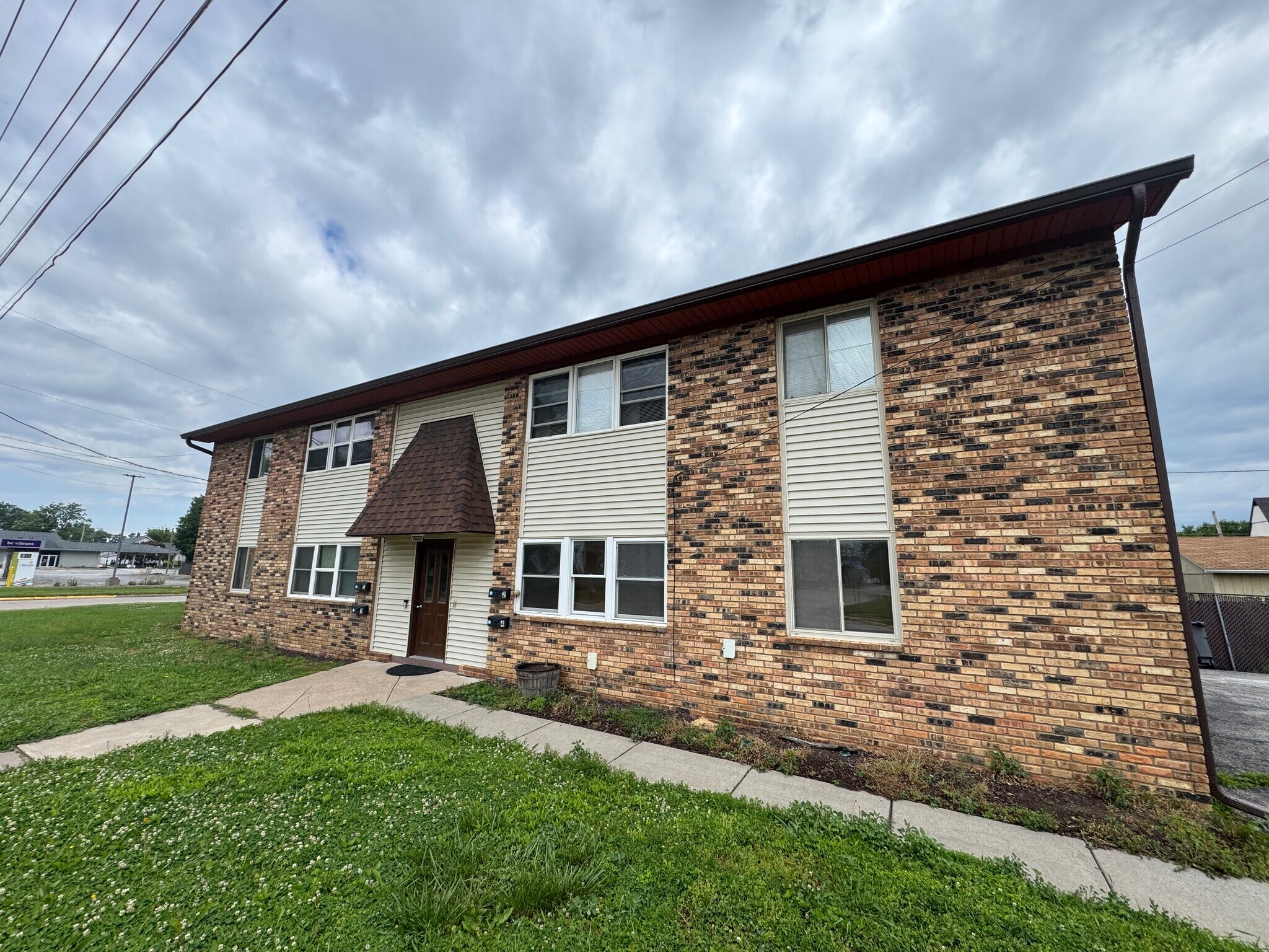 Building Photo - 121 4th Ave W