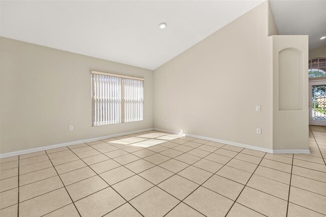 Building Photo - 3145 Stonehurst Cir