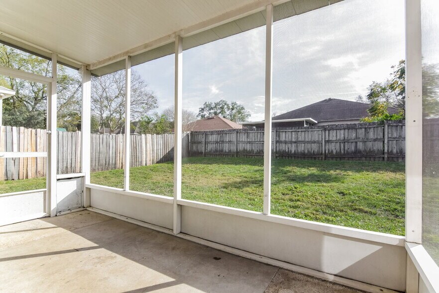 Building Photo - 327 Sand Ridge Dr