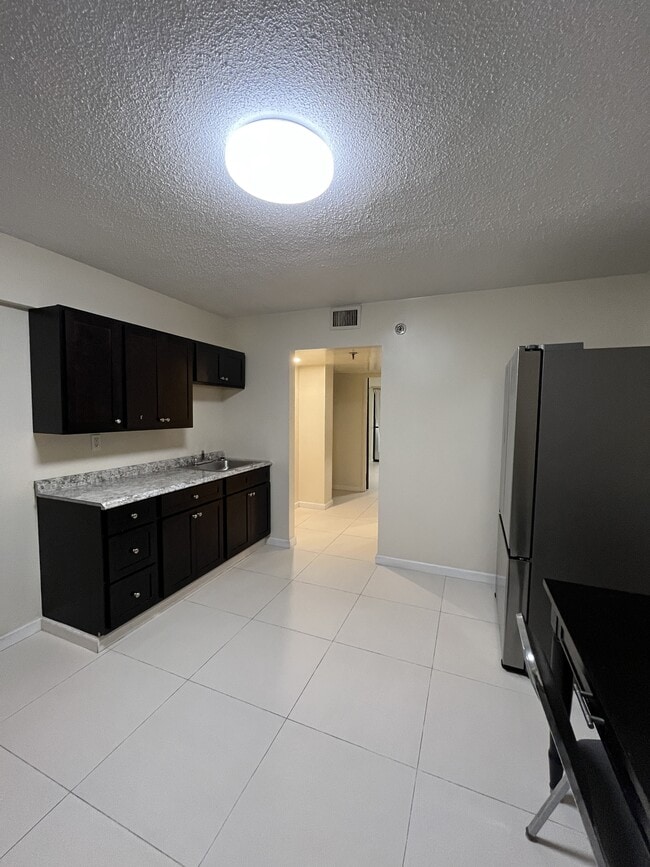 Building Photo - 2705-2715 Cherry Rd