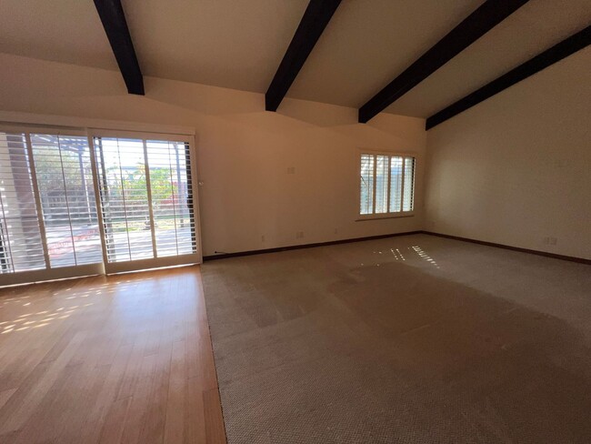 Building Photo - Large 2 bed | 2 bath house + plus office/d...