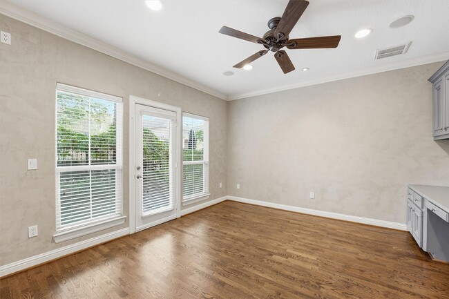 Building Photo - 5523 Crooms St