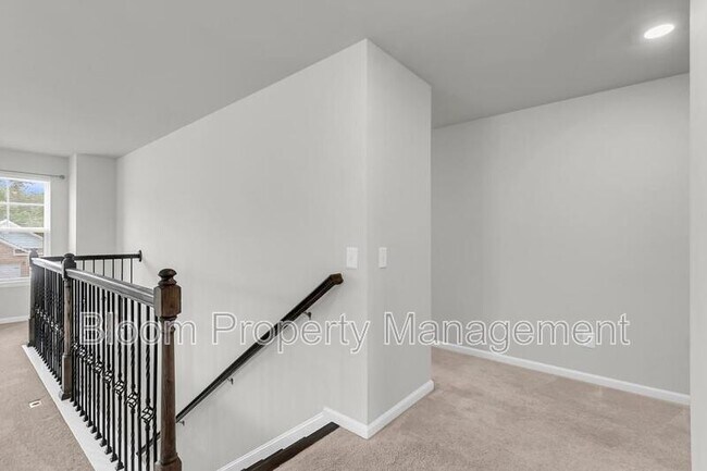 Building Photo - 227 Shortmarsh St