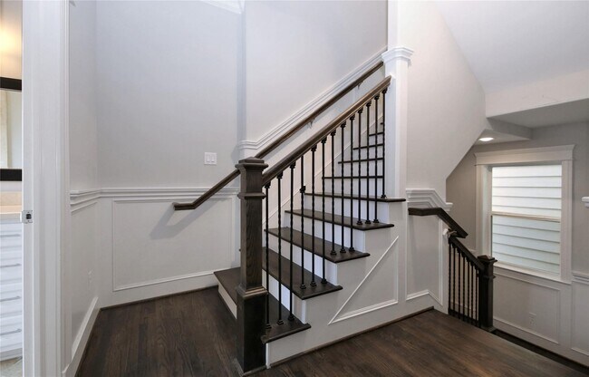 Building Photo - 2114 Bidwell Dr