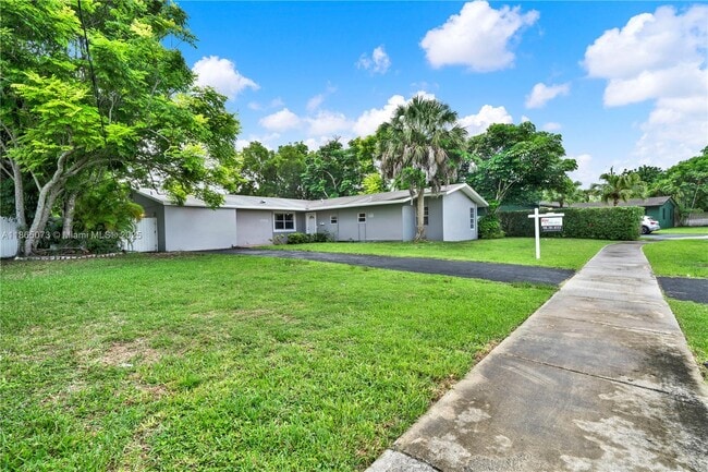 Building Photo - 15831 Palmetto Club Dr