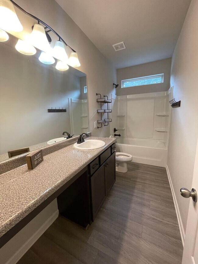 Building Photo - Beautiful Home in Gated Community with Pre...