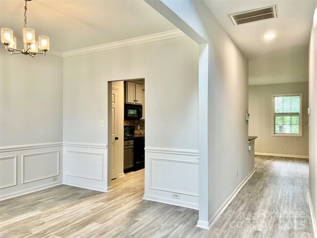 Building Photo - 5717 Lindley Crescent Dr