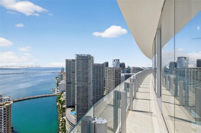 Building Photo - 300 Biscayne Blvd Way