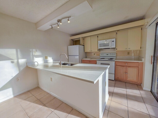 Building Photo - 832 Blue Ridge Cir