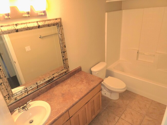 Building Photo - Westside Arbors Condo 2bd, 2ba - Students ...