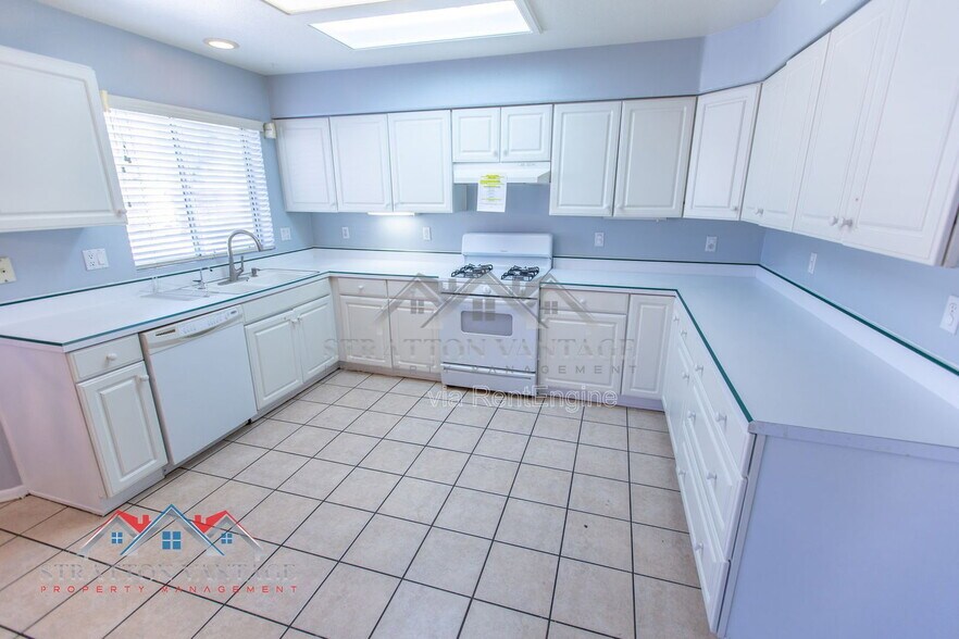 Building Photo - 16229 N 10th Ave
