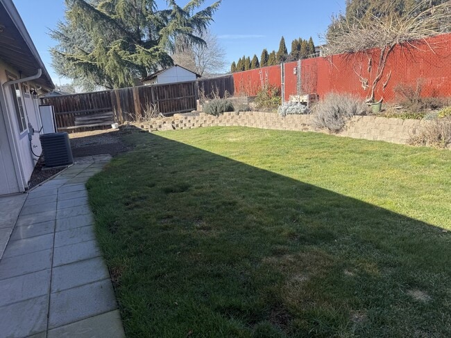 Building Photo - 624 Clearview Way