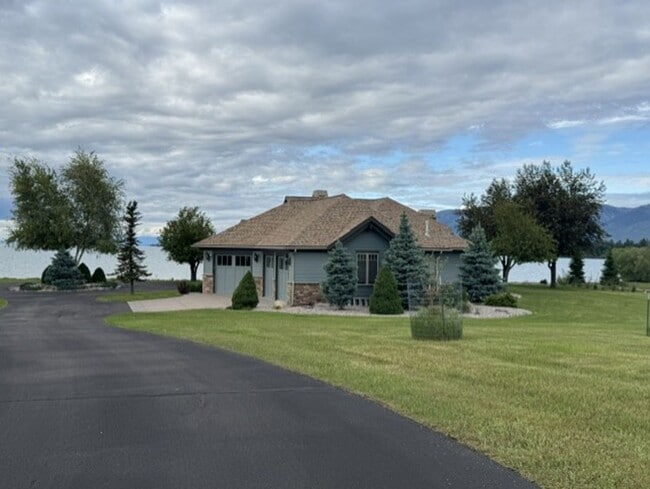 Building Photo - Fully furnished executive home with lake views located in gated community in Polson- Available Se...