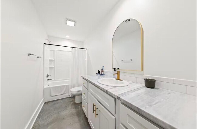 Building Photo - FOR RENT in LAFAYETTE!