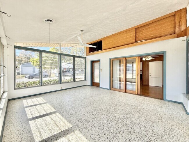 Building Photo - 1013 23rd St W