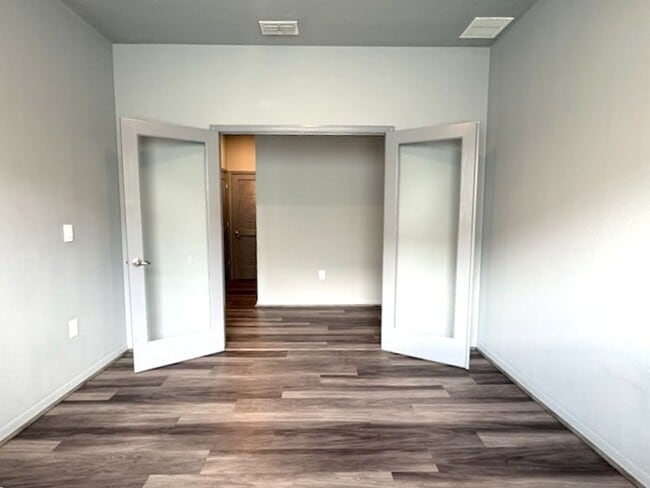 Building Photo - Gorgeous 2 Bedroom Home with Office!