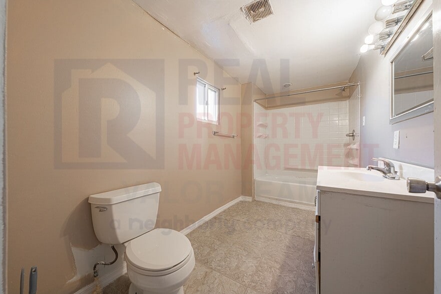 Building Photo - 4242 Mapledale Ave