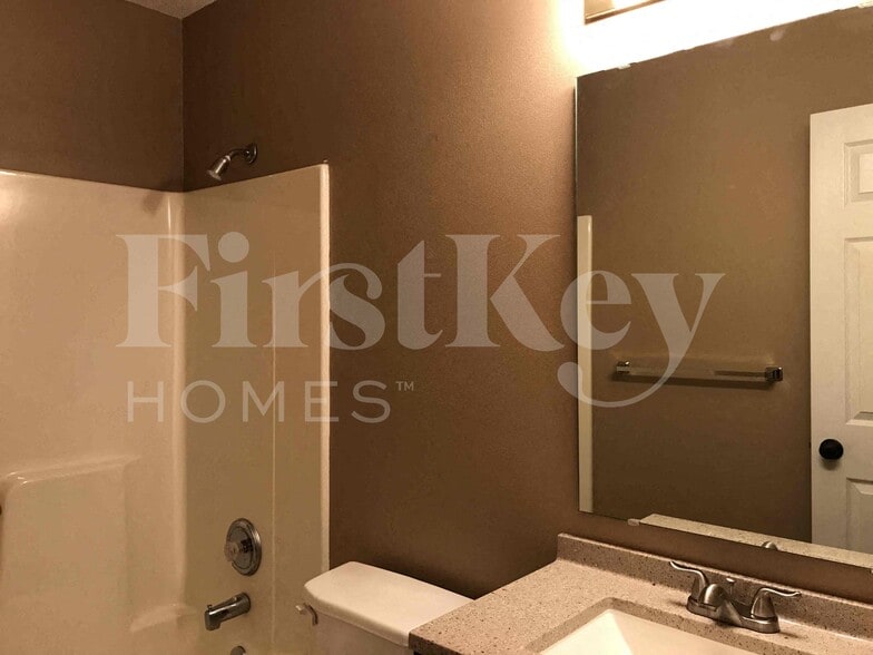 Building Photo - 5212 N Jefferson St