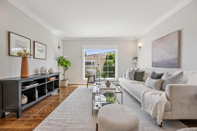 Building Photo - Beautiful 3 Bedroom 2 Bathroom Single Fami...