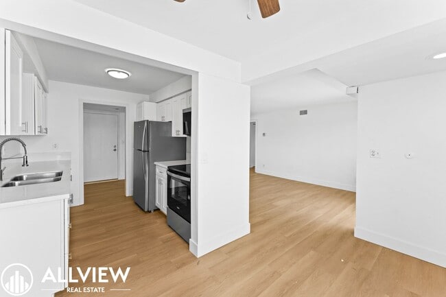 Building Photo - Newly Renovated 1 Bed / 1 Bath in Gated El Segundo Community – Pool, Gym, Parking & Prime Location