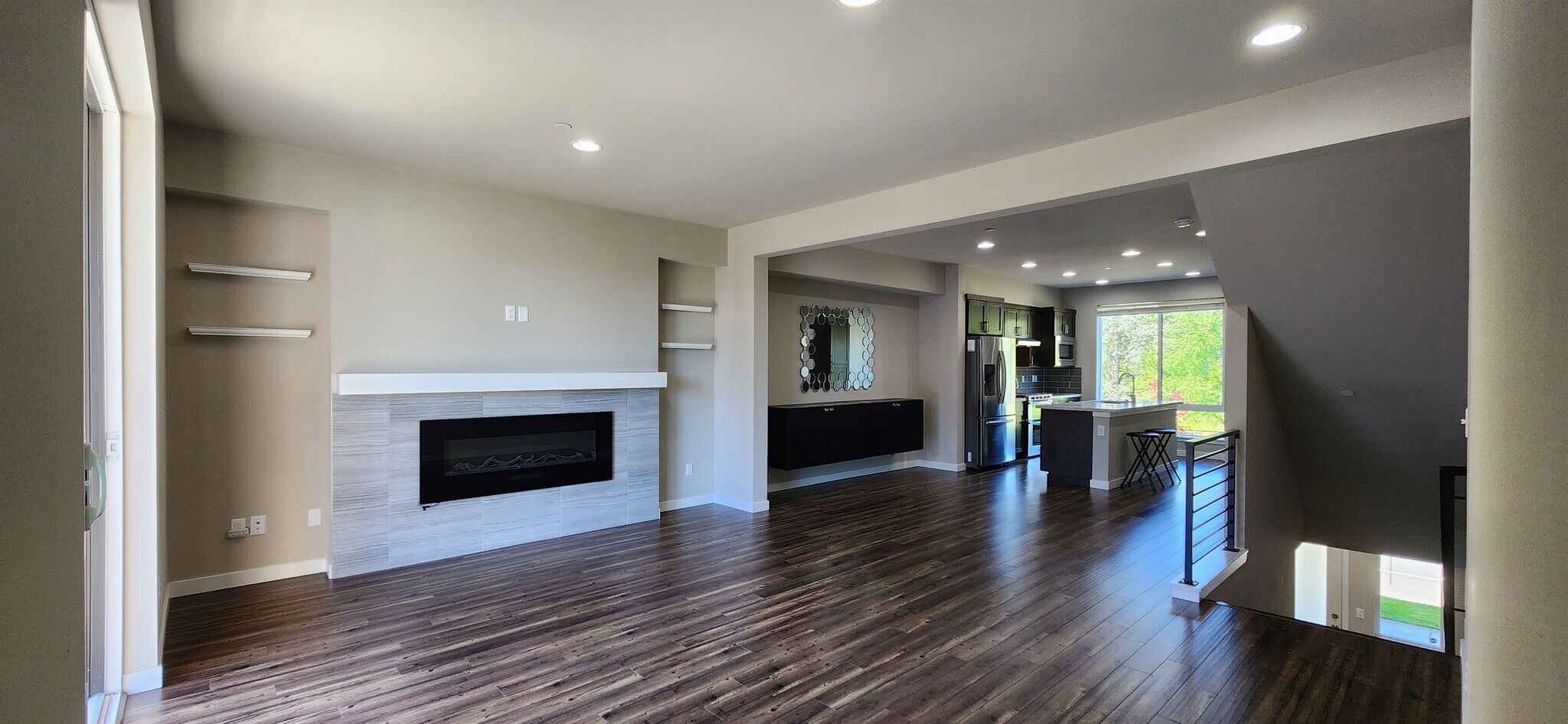 Building Photo - 16021 Manor Way