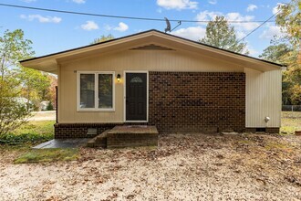 Building Photo - 2 Bdrm/1Bth Duplex in Downtown Lillington