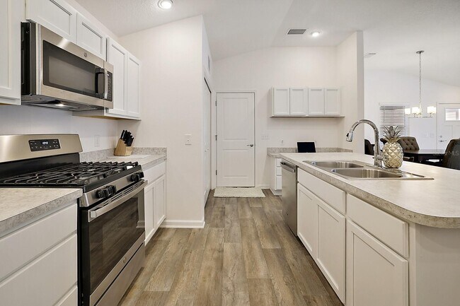 Building Photo - 3814 Zentko St