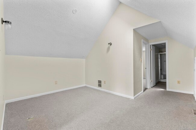 Building Photo - 45 Kossuth St