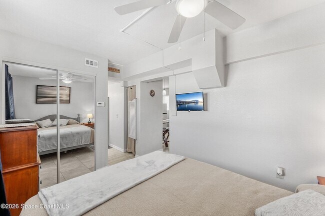 Building Photo - 211 Circle Dr